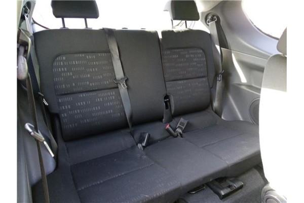 Recambio de asientos traseros para mitsubishi colt cz3 berl. 3 (z30) 1.5 di-d instyle referencia OEM IAM 6912A125  