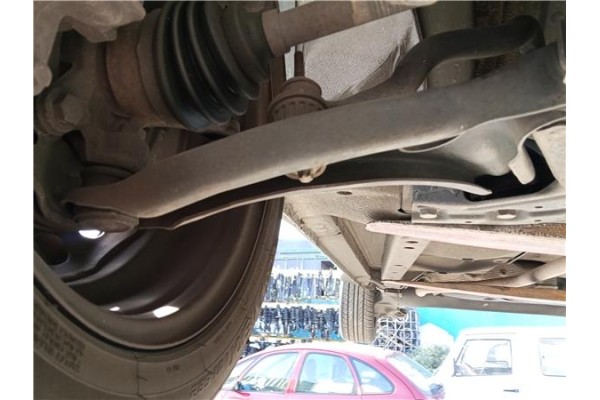 Recambio de brazo suspension delantero derecho para mitsubishi colt cz3 berl. 3 (z30) 1.5 di-d instyle referencia OEM IAM 4013A1
