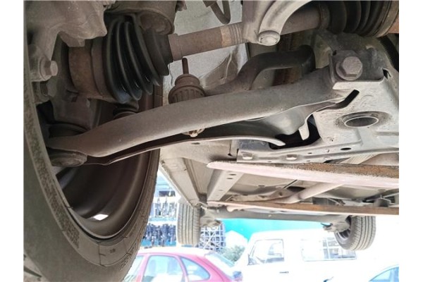 Recambio de brazo suspension delantero derecho para mitsubishi colt cz3 berl. 3 (z30) 1.5 di-d instyle referencia OEM IAM 4013A1