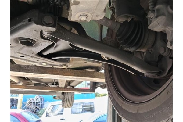 Recambio de brazo suspension delantero izquierdo para mitsubishi colt cz3 berl. 3 (z30) 1.5 di-d instyle referencia OEM IAM 4013