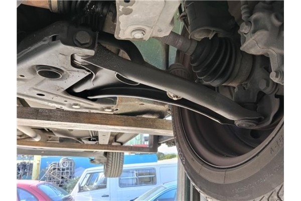 Recambio de brazo suspension delantero izquierdo para mitsubishi colt cz3 berl. 3 (z30) 1.5 di-d instyle referencia OEM IAM 4013