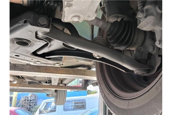 Recambio de brazo suspension delantero izquierdo para mitsubishi colt cz3 berl. 3 (z30) 1.5 di-d instyle referencia OEM IAM 4013