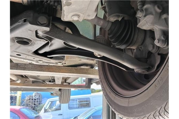 Recambio de brazo suspension delantero izquierdo para mitsubishi colt cz3 berl. 3 (z30) 1.5 di-d instyle referencia OEM IAM 4013