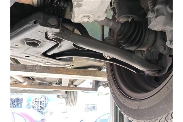 Recambio de brazo suspension delantero izquierdo para mitsubishi colt cz3 berl. 3 (z30) 1.5 di-d instyle referencia OEM IAM 4013
