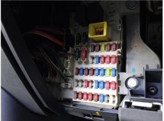 Recambio de caja fusibles/rele para mitsubishi colt cz3 berl. 3 (z30) 1.5 di-d instyle referencia OEM IAM MN108320  