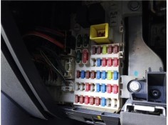 Recambio de caja fusibles/rele para mitsubishi colt cz3 berl. 3 (z30) 1.5 di-d instyle referencia OEM IAM MN108320  