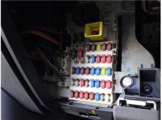 Recambio de caja fusibles/rele para mitsubishi colt cz3 berl. 3 (z30) 1.5 di-d instyle referencia OEM IAM MN108320  