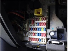 Recambio de caja fusibles/rele para mitsubishi colt cz3 berl. 3 (z30) 1.5 di-d instyle referencia OEM IAM MN108320  