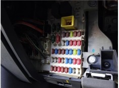 Recambio de caja fusibles/rele para mitsubishi colt cz3 berl. 3 (z30) 1.5 di-d instyle referencia OEM IAM MN108320  