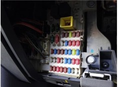 Recambio de caja fusibles/rele para mitsubishi colt cz3 berl. 3 (z30) 1.5 di-d instyle referencia OEM IAM MN108320  