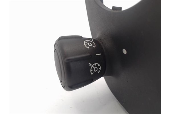 Recambio de mando de luces para renault scenic ii (jm) referencia OEM IAM 8200206738 61890007 