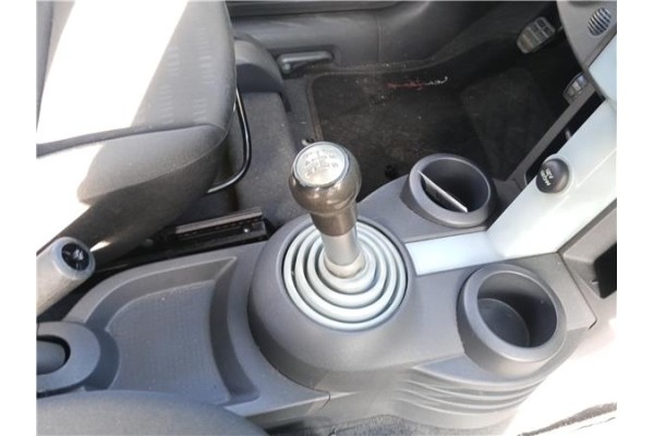 Recambio de consola para mitsubishi colt cz3 berl. 3 (z30) 1.5 di-d instyle referencia OEM IAM 8011A288HA  