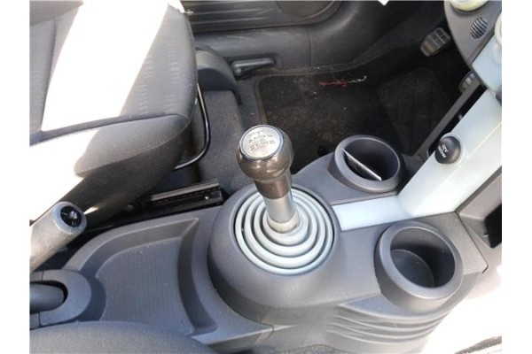 Recambio de consola para mitsubishi colt cz3 berl. 3 (z30) 1.5 di-d instyle referencia OEM IAM 8011A288HA  