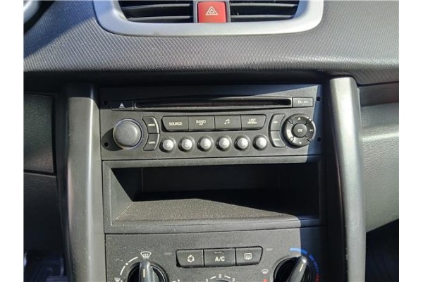 Recambio de autoradio para peugeot 207 sw 1.6 hdi referencia OEM IAM 6564ZS 16077504XT 