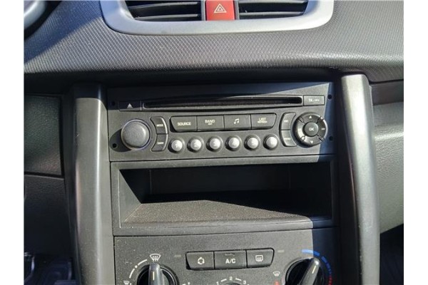 Recambio de autoradio para peugeot 207 sw 1.6 hdi referencia OEM IAM 6564ZS 16077504XT 