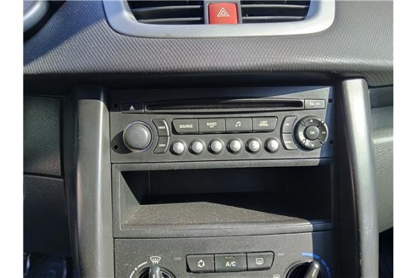 Recambio de autoradio para peugeot 207 sw 1.6 hdi referencia OEM IAM 6564ZS 16077504XT 