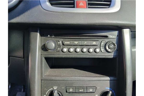 Recambio de autoradio para peugeot 207 sw 1.6 hdi referencia OEM IAM 6564ZS 16077504XT 