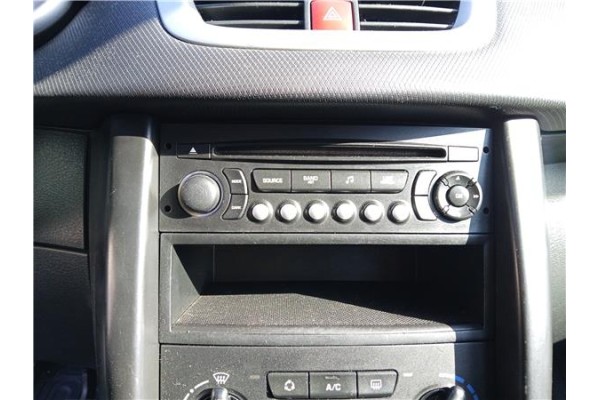 Recambio de autoradio para peugeot 207 sw 1.6 hdi referencia OEM IAM 6564ZS 16077504XT 
