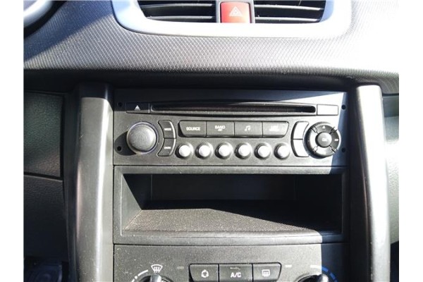Recambio de autoradio para peugeot 207 sw 1.6 hdi referencia OEM IAM 6564ZS 16077504XT 