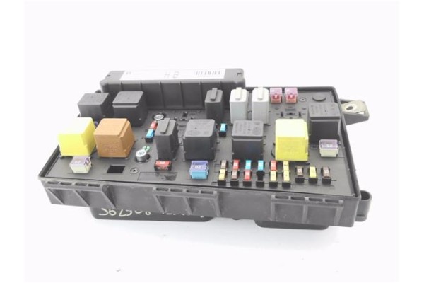Recambio de caja fusibles/rele para opel astra h gtc 1.9 cdti referencia OEM IAM 13206754HB 5DK00866838 
