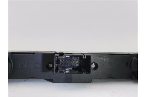 Recambio de interruptor luces emergencia para opel astra h gtc 1.9 cdti referencia OEM IAM   
