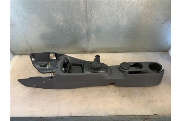 Recambio de embellecedor consola central para kia rio (jb) 1.4 16v referencia OEM IAM 846111G000XI  