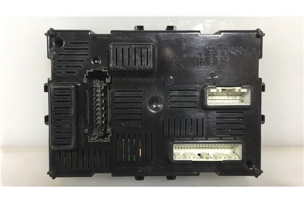 Recambio de caja fusibles/rele para renault clio iii 1.5 dci (br17, cr17) referencia OEM IAM 8200652285 00876590 