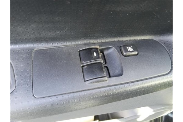 Recambio de mando elevalunas delantero izquierdo para mitsubishi colt cz3 berl. 3 (z30) 1.5 di-d instyle referencia OEM IAM MR58