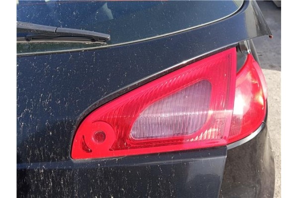 Recambio de piloto porton trasero derecho para mitsubishi colt cz3 berl. 3 (z30) 1.5 di-d instyle referencia OEM IAM 8336A042  