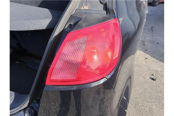 Recambio de piloto trasero derecho para mitsubishi colt cz3 berl. 3 (z30) 1.5 di-d instyle referencia OEM IAM MN186268  