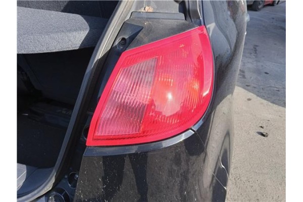 Recambio de piloto trasero derecho para mitsubishi colt cz3 berl. 3 (z30) 1.5 di-d instyle referencia OEM IAM MN186268  