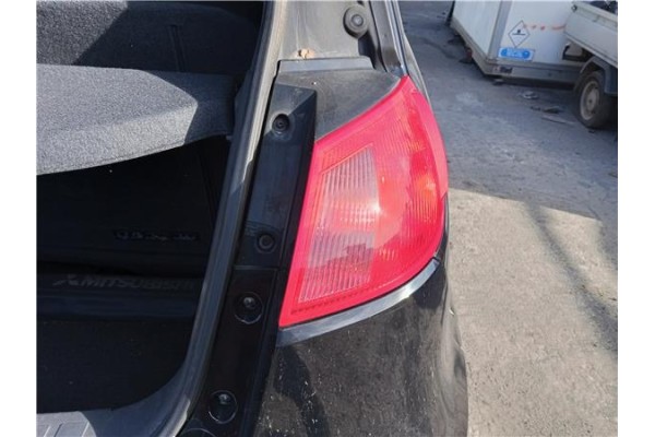 Recambio de piloto trasero derecho para mitsubishi colt cz3 berl. 3 (z30) 1.5 di-d instyle referencia OEM IAM MN186268  