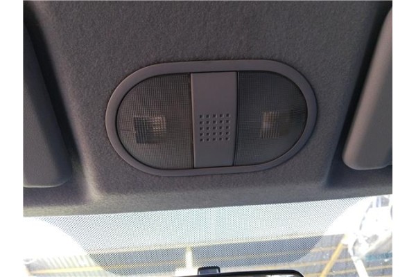 Recambio de luz delantero central techo para mitsubishi colt cz3 berl. 3 (z30) 1.5 di-d instyle referencia OEM IAM MR951589HA  