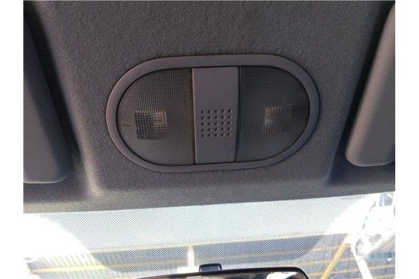 Recambio de luz delantero central techo para mitsubishi colt cz3 berl. 3 (z30) 1.5 di-d instyle referencia OEM IAM MR951589HA  