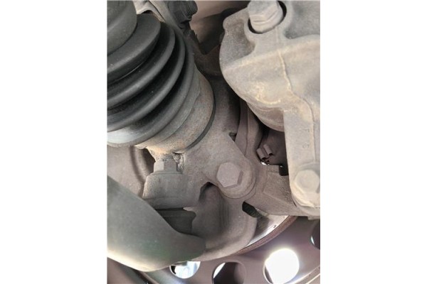 Recambio de mangueta delantero izquierda para mitsubishi colt cz3 berl. 3 (z30) 1.5 di-d instyle referencia OEM IAM MN102067  