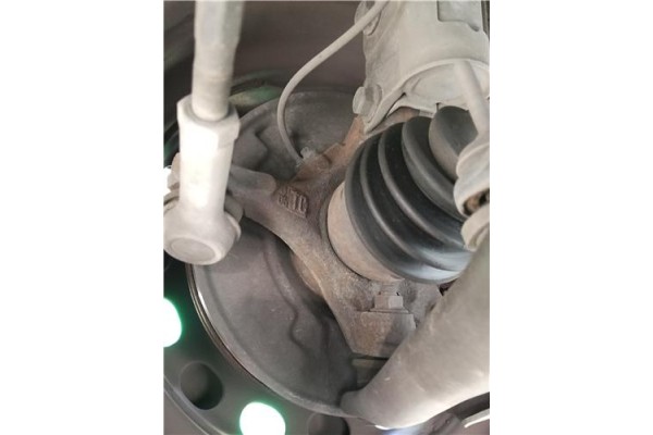 Recambio de mangueta delantero izquierda para mitsubishi colt cz3 berl. 3 (z30) 1.5 di-d instyle referencia OEM IAM MN102067  