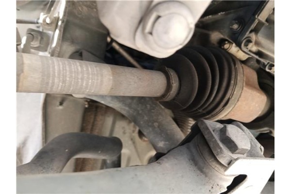 Recambio de palier delantero derecho para mitsubishi colt cz3 berl. 3 (z30) 1.5 di-d instyle referencia OEM IAM 3815A015  