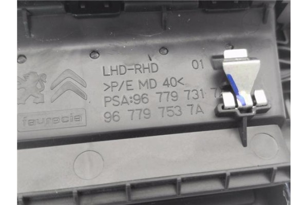 Recambio de rejilla entrada de aire para citroen c4 grand picasso/spacetourer 1.6 attraction referencia OEM IAM 967797537A  