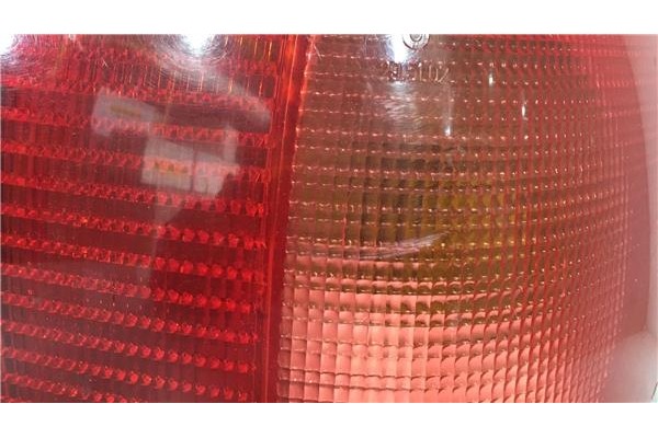 Recambio de piloto trasero derecho para audi 80 berlina/avant 2.0 básico berlina referencia OEM IAM 8A0945218B 295102 8A0945218C