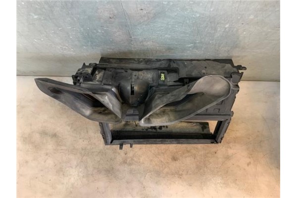 Recambio de canalizador radiador para renault captur i 1.2 intens referencia OEM IAM 215592894R  