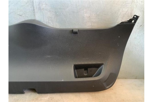 Recambio de guarnecido porton trasero para citroen c4 berlina 1.6 attraction referencia OEM IAM 968748657702 90443AO 
