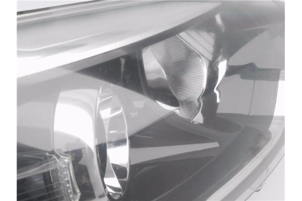 Recambio de faro delantero dcho para renault captur i 1.2 intens referencia OEM IAM 260100947R 30128121200 