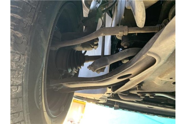 Recambio de brazo suspension delantero izquierdo para peugeot 207 1.4 referencia OEM IAM 3520R7  