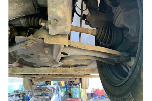 Recambio de brazo suspension delantero izquierdo para peugeot 207 1.4 referencia OEM IAM 3520R7  