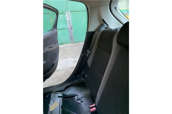 Recambio de cinturon seguridad trasero derecho para peugeot 207 1.4 referencia OEM IAM 8975X4  