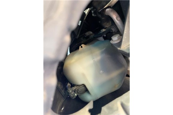 Recambio de deposito limpiaparabrisas para peugeot 207 1.4 referencia OEM IAM 6431F3  