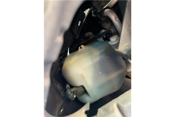 Recambio de deposito limpiaparabrisas para peugeot 207 1.4 referencia OEM IAM 6431F3  