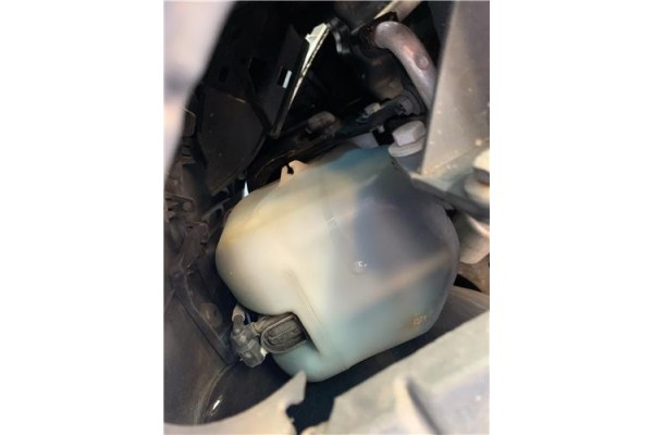 Recambio de deposito limpiaparabrisas para peugeot 207 1.4 referencia OEM IAM 6431F3  