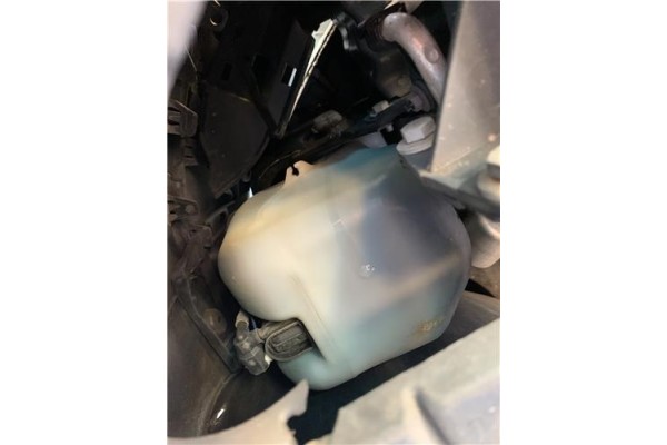Recambio de deposito limpiaparabrisas para peugeot 207 1.4 referencia OEM IAM 6431F3  
