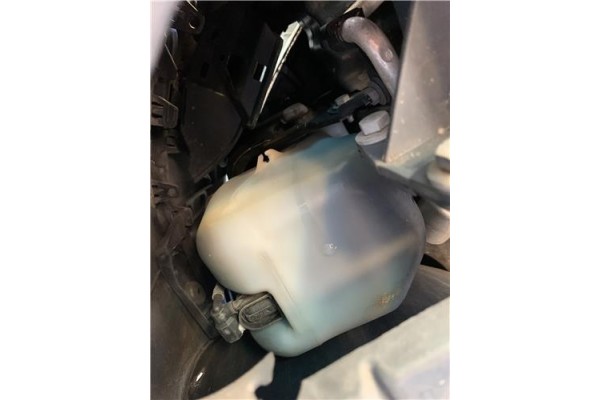 Recambio de deposito limpiaparabrisas para peugeot 207 1.4 referencia OEM IAM 6431F3  